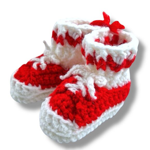 Handmade Red White "Converse" Low Top Crocheted Vintage Baby Booties NEW - Picture 1 of 6
